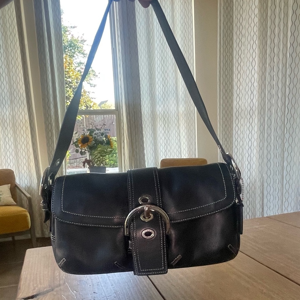 Coach K05S-9434: Black Leather Shoulder Bag